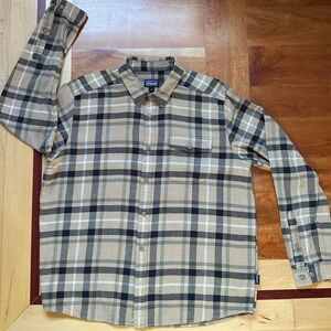 Patagonia Fjord flannel long sleeve button up organic cotton lightweight shirt